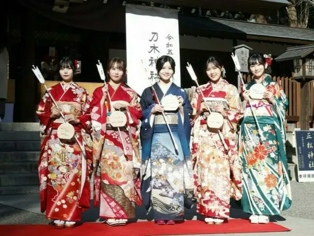 乃木坂46、メンバー5名が乃木神社にて晴着姿をお披露目！