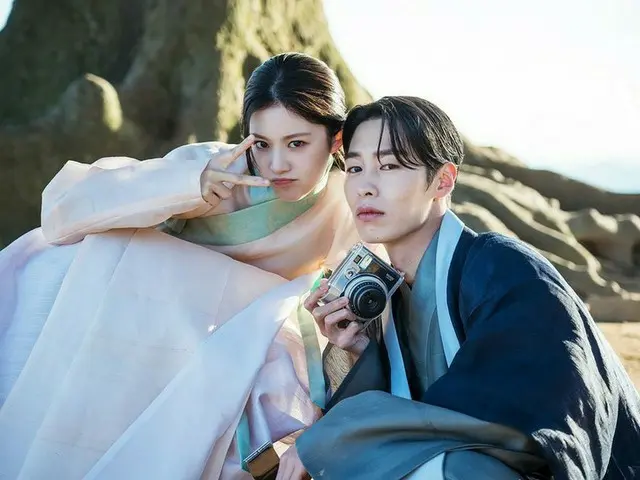 女優コ・ユンジョン、「還魂 パート2」の撮影現場ビハインドを公開…イ・ジェウクと美男美女カップル
