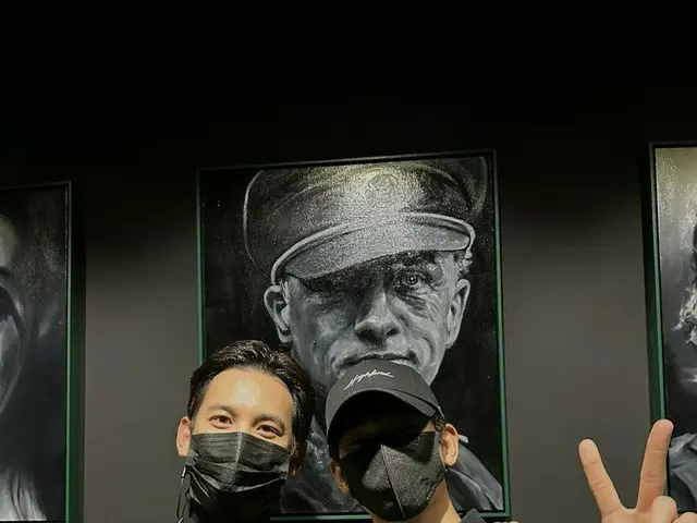 俳優キム・スヒョン、パク・ギウンの展示会を訪問…「シークレット・ミッション」の友情今も