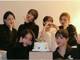 「GFRIEND」解散後も変わらぬ友情…デビュー8年をメンバー全員でお祝い