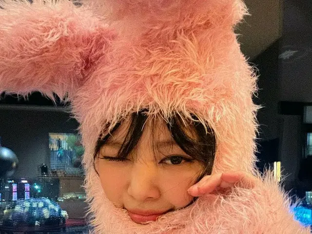 「BLACKPINK」ジェニー、ウサギの被り物でキュートな美貌爆発「幸せな誕生日」