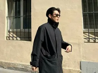 俳優キム・ウビン、さすがモデル出身…シックなルックで街がランウェイに