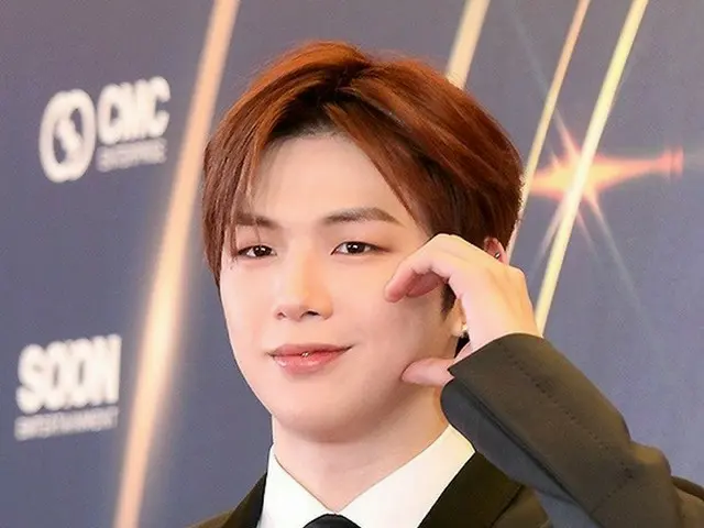 【フォト】カンダニエル（KANGDANIEL）、「ソウル歌謡大賞」のレッドカーペットに登場!…かわいいほっぺハート