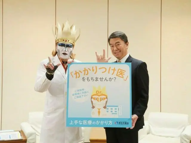 「宮城県民よ、かかりつけ医を持つだっちゃ！」“ドクターデーモン”が村井宮城県知事にサインPOPを贈呈