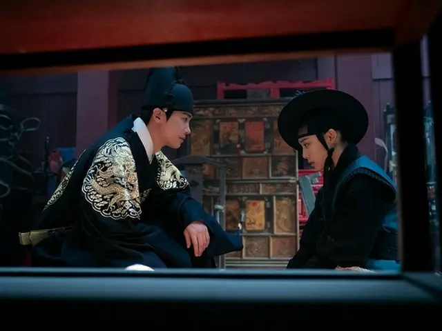 新ドラマ「青春越壁」パク・ヒョンシク＆チョン・ソニ、2人の男女のハラハラスチール公開