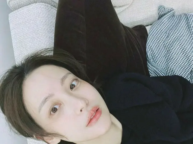 女優オ・ヨンソ、横になっても屈辱ゼロな美貌…愛嬌満点の猫顔にキュン