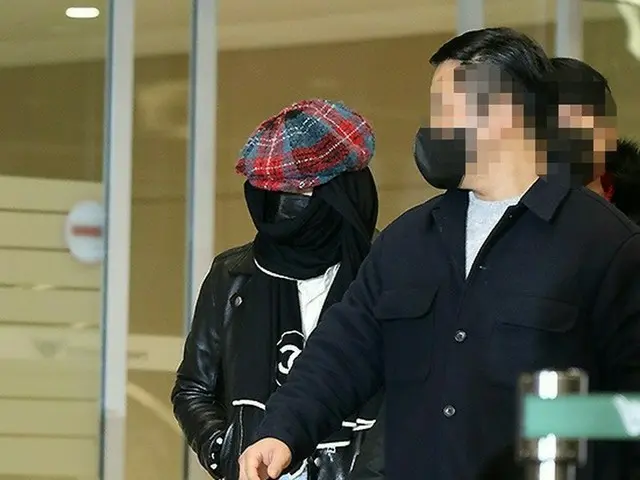 【空港写真】「BIGBANG」G-DRAGON、パリから帰国…顔はトップシークレット?!