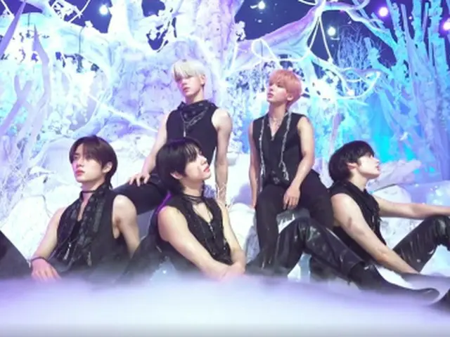 「TOMORROW X TOGETHER（TXT）」、「ミュージックバンク」でカムバステージ披露…清涼夢幻セクシーで致命な魅力