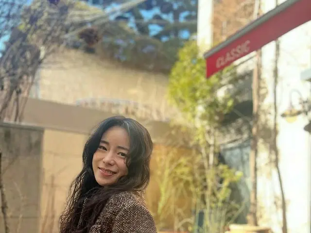 女優イム・ジヨン、パーマかけてさらに爽やかな魅力で魅了