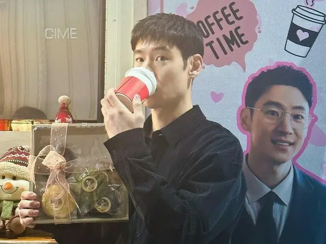 俳優イ・ジェフン、ファン達の愛に答える認証ショット