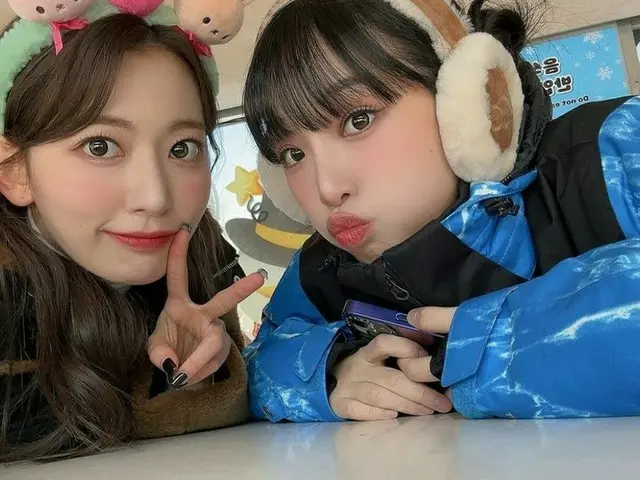 「LE SSERAFIM」宮脇咲良（SAKURA)vsチェ・イェナ、優劣つけがたいキュート対決