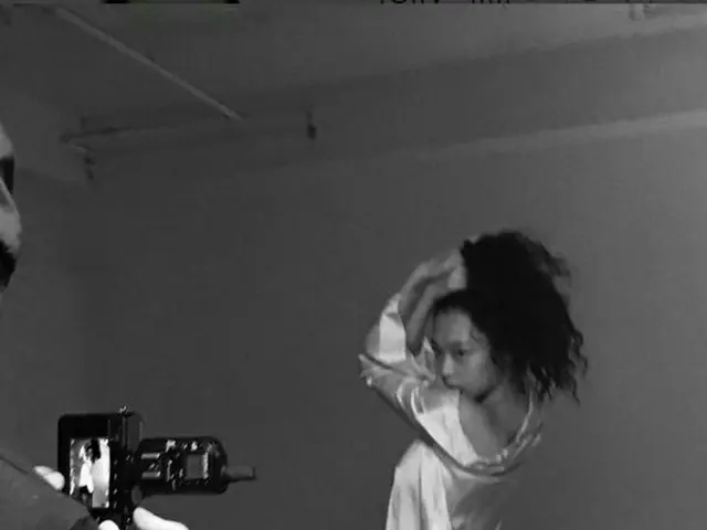 元「f(x)」ソルリ、今度は果敢にも鎖骨を全開にさせたスタジオ写真を公開！