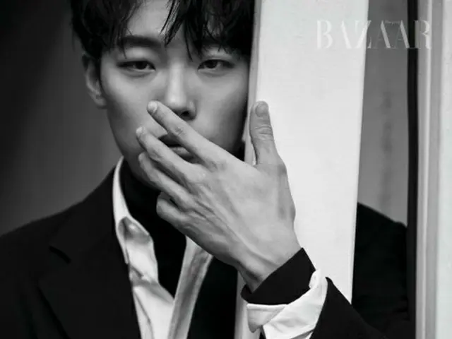俳優リュ・ジュンヨルが見せるカリスマ溢れるグラビアが公開！
