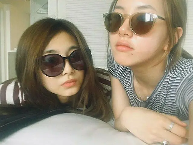 「TWICE」ツウィ＆チェヨン、“マンネ（末っ子）”のカリスマを見せる♪