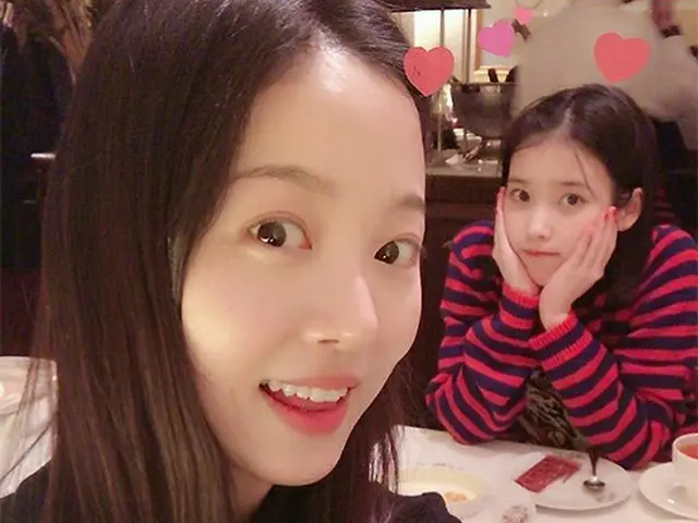 「月の恋人」で共演のIU＆カン・ハンナ、久しぶりの再会をパシャッ♪
