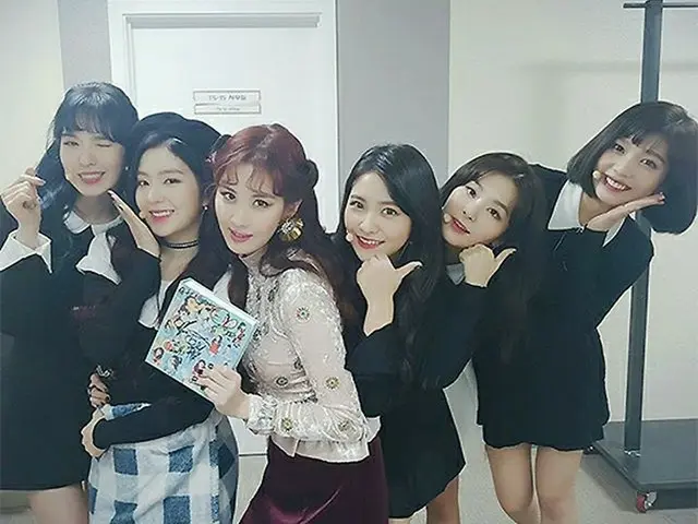 「少女時代」ソヒョンも応援！カムバックの「Red Velvet」よりアルバムを貰う♪