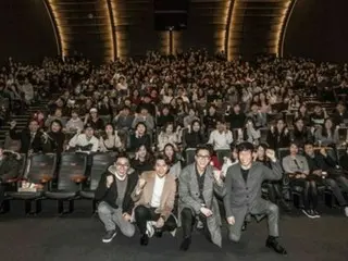 映画「共助」出演者たち・・・観客動員500万突破の公約を実施！コーヒー配るヒョンビン