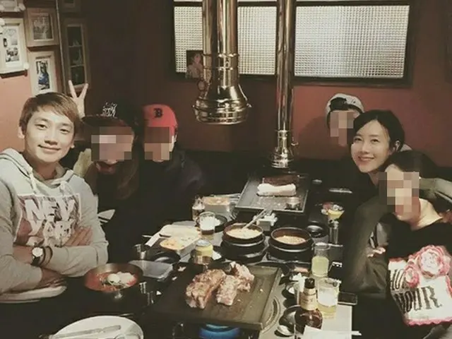 Rain×ピョル、JYPエンタ初期メンバーで同窓会！“ウェルカムトゥー既婚者ワールド”