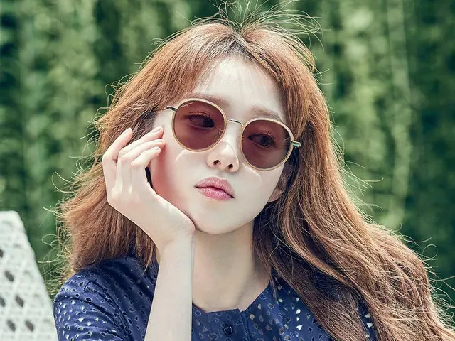 女優イ・ソンギョン、スラリとしたスタイルを取り戻した姿が公開。