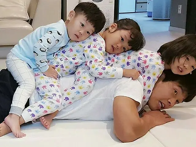 「スーパーマンが帰ってきた」イ・ドングクが身体を張って子どもたちと遊んであげる方法？