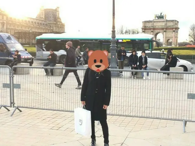 一般人の旅行写真。背景に写り込んだK-POPアイドルとは!?