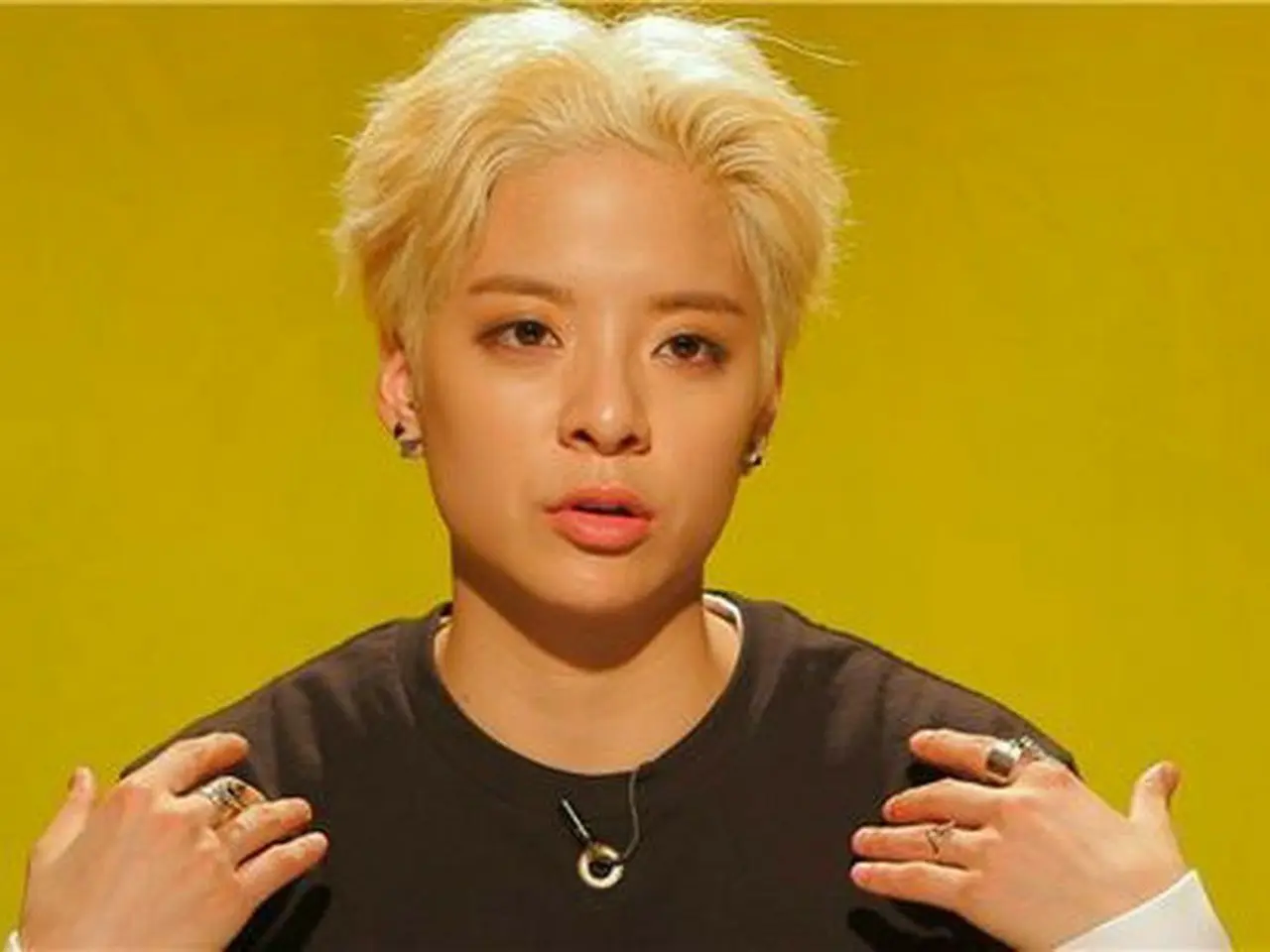 fx　AMBER 着用