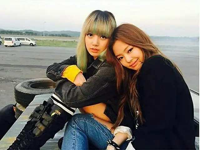 お誕生日おめでとう！「BLACKPINK」ジェニー＆リサの友情写真が公開♪
