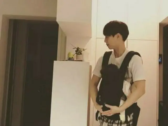 歌手キム・ウォンジュン・・・育メンぶりを披露！明け方5時に娘ちゃんを抱っこ。