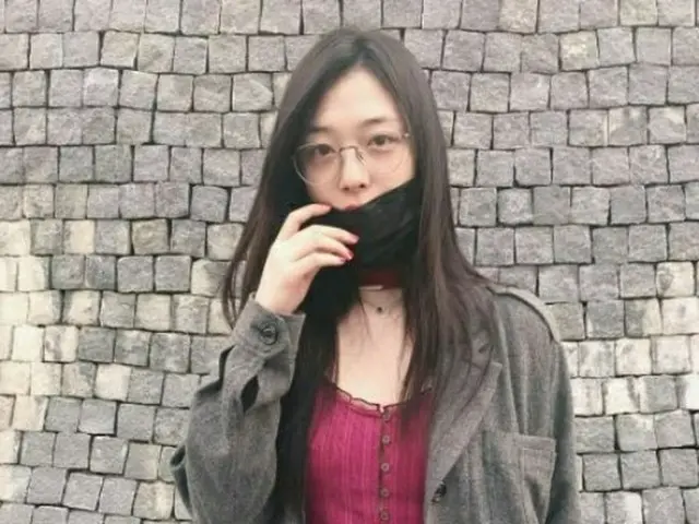 「f(x)」出身ソルリ、すっぴんでメガネでも美貌は健在！