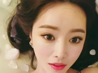 女優ホン・スア、ドキッとするようなセクシーセルカを公開♪