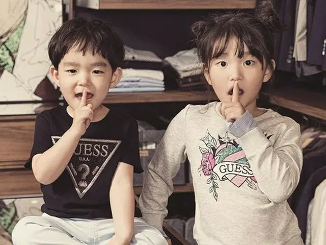 俳優イ・ボムスの子どもたち♡ソーダ姉弟がキッズファッション誌のモデルをつとめる♪