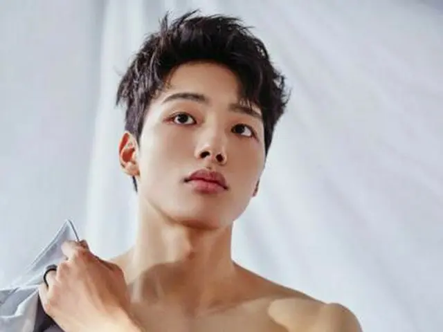 俳優ヨ・ジング、子役のイメージを脱ぎ捨てて男性美溢れる腹筋公開。