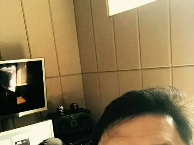 PSYカムバック近づく！YGヤン・ヒョンソクの後ろ姿を公開！新曲に対する期待上昇↑