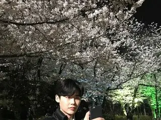 俳優イ・ジョンソク・・・幼少時代の写真を公開！変わらぬ笑顔。
