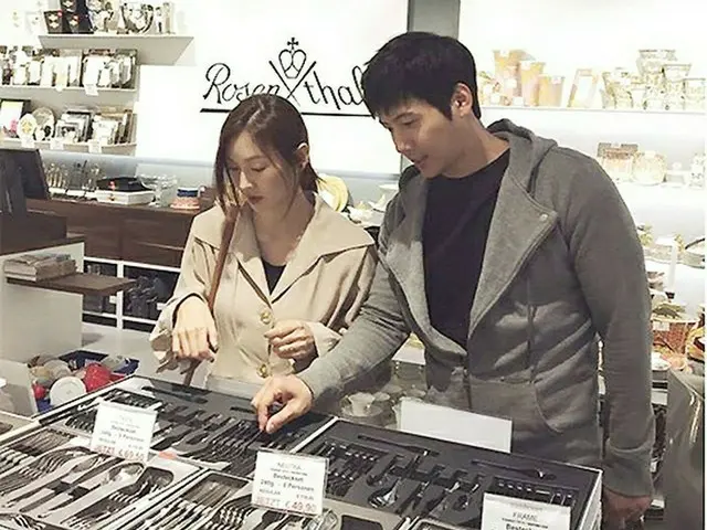 結婚を控えるイ・サンウ♡キム・ソヨンカップル、2人仲良くショッピング♪