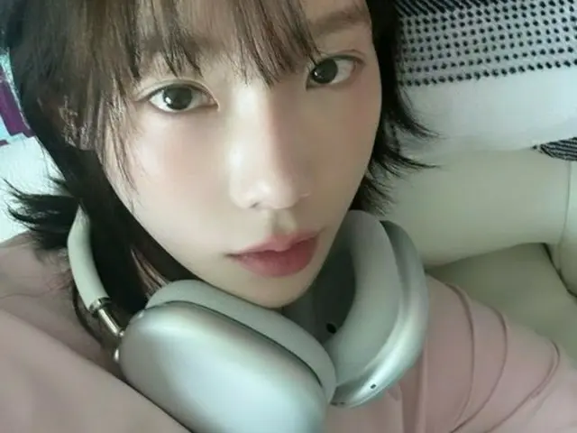 「少女時代」テヨン、ヘッドホンと変わらない程の小顔で芸能人オーラ発散