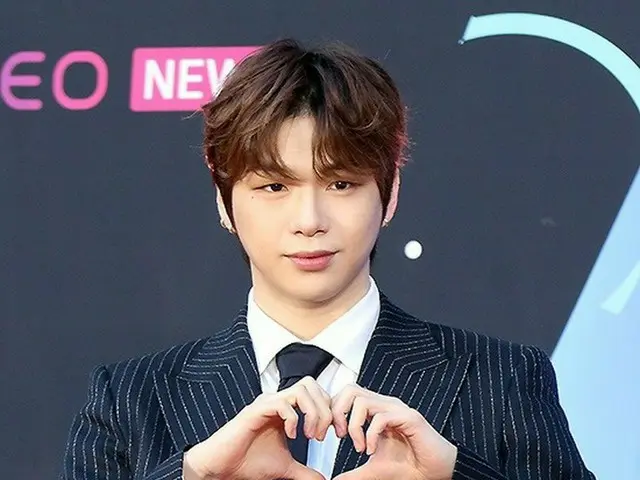 【フォト】カンダニエル（KANGDANIEL）、「Hanteo Music Awards 2022」のレッドカーペットに登場…かわいいハートポーズ