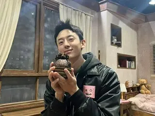 俳優イ・ジフン、バレンタインデー記念セルフィー…チョコより甘々なビジュアル