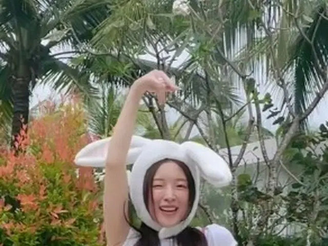 「OH MY GIRL」アリン、ウサギの帽子を被ってダンス♪「少し遅れたけれどHype boyチャレンジ」