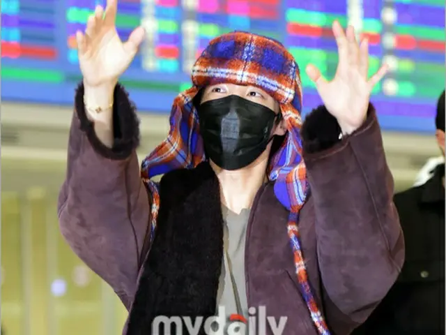 【空港写真】「BTS（防弾少年団）」J-HOPE、きょうもARMYたちに見せるダンス