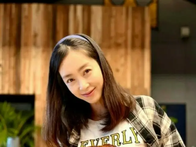 女優ソン・ユナ、本当に51歳！？全盛期の美貌を更新中