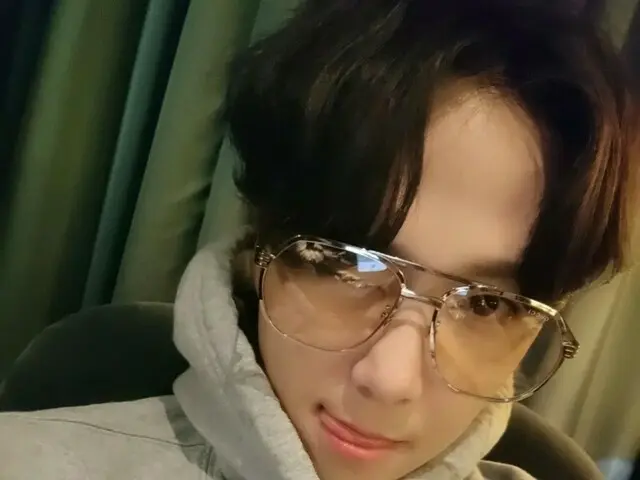 「FTISLAND」イ・ホンギ、お茶目でキュートな魅力発散…とどめはウインク