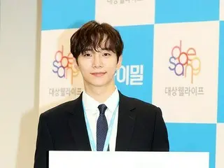 【フォト】「2PM」ジュノ、イメキャラを務めるプロティン飲料の新製品発売イベントに参加…“名誉社員なりました!”