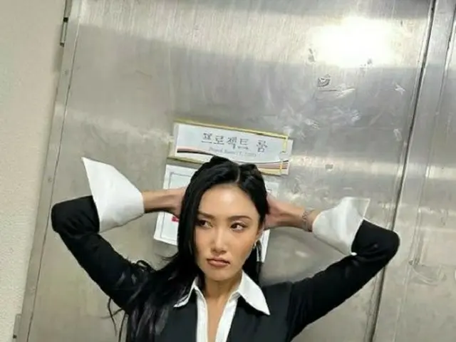「MAMAMOO」ファサ、美しいウエストラインで完ぺきなスタイル