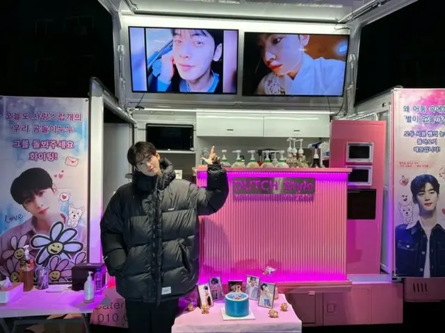 「ASTRO」チャウヌ、ピンクのカフェカーの前でポーズ…”おいしくてたくさん食べました”