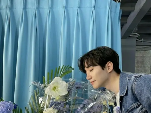 ジュノ（2PM）、花よりも美しいビジュアル「香りがいい」