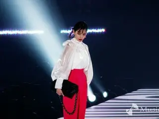 ハ・ヨンス、シースルーブラウスでクールに