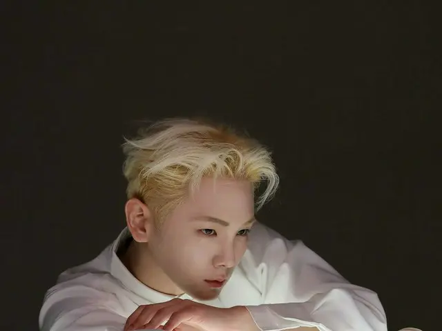 「SHINee」KEY（キー）、コスメブランドのグラビアビハインド公開…思わず見とれるツルピカ美肌