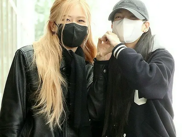 【空港写真】「BLACKPINK」ロゼ＆リサ＆ジス、仲良く帰国～