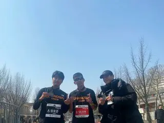 俳優パク・ボゴム、初の10kmマラソン完走してションと一緒に記念ショット